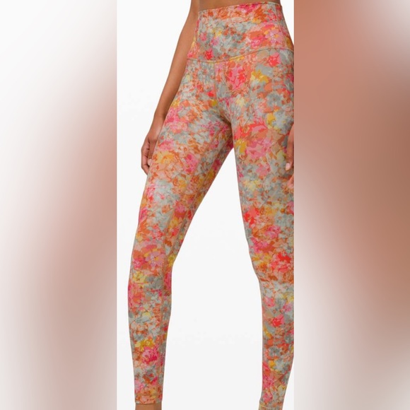 Cute and comfortable lululemon leggings - Picture 4 of 4